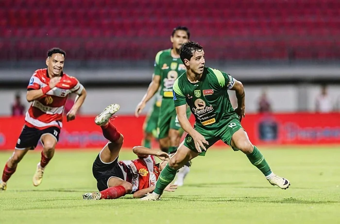 Persebaya Comeback Dramatis di Injury Time! Hajar Madura United 3-1 dalam Derby Suramadu