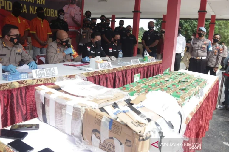 Polda Riau Sita 46,9 Kg Sabu Senilai Rp4,5 Miliar, Amankan Tersangka Babinsa dan Warga Sipil