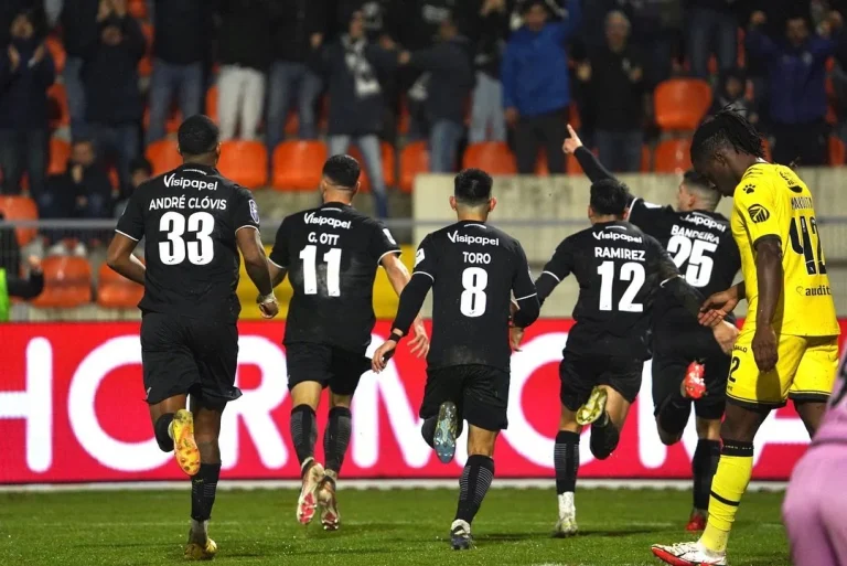 Porto vs Académico de Viseu: Santi Giménez Pahlawan, Naga Kunci Tiket Final Four Taça da Liga