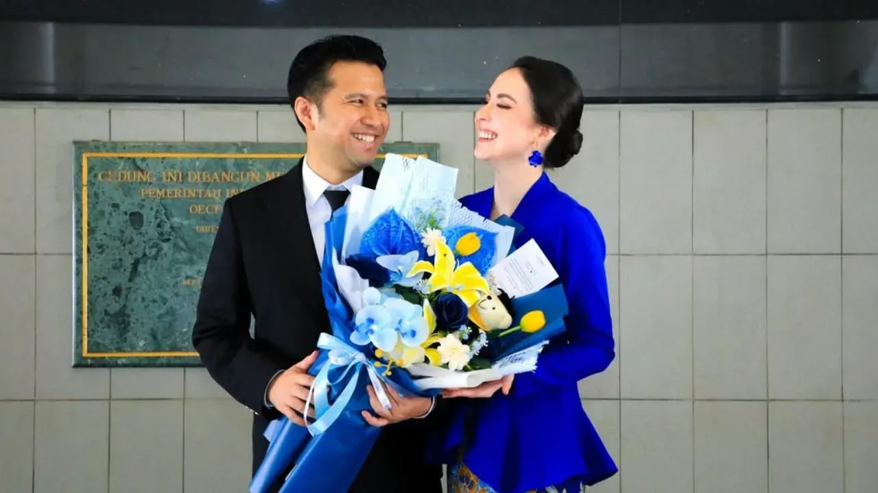 Potret Arumi Bachsin Dampingi Emil Dardak Jadi Lulusan Terbaik PPI ITB, Momen Haru Penuh Kebanggaan