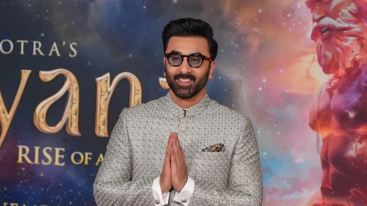 RAMAYANA: RISE OF A LEGEND Premiere LA, Ranbir Kapoor Curi Perhatian dengan Pesonanya