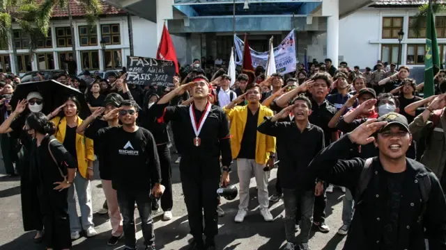 Rezim di Bawah Tekanan: MK Lindungi Kepala Daerah Kritis, Mahasiswa Turun ke Jalan Serukan Perubahan