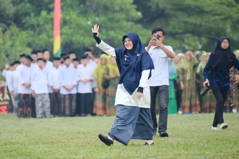 Ribuan Santri Ikut Doakan Negara Mampu Bayar Utang ke Siak, Afni Zulkifli Pimpin Doa di Peringatan HSN 2026