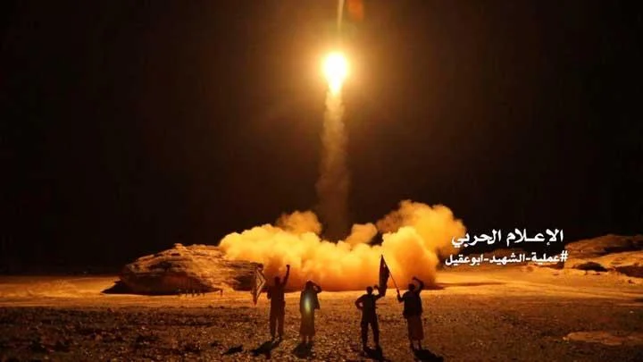 Riyadh Geger! Koalisi Saudi Cegat 10 Rudal Houthi, Tiga Ledakan Keras Guncang Ibu Kota