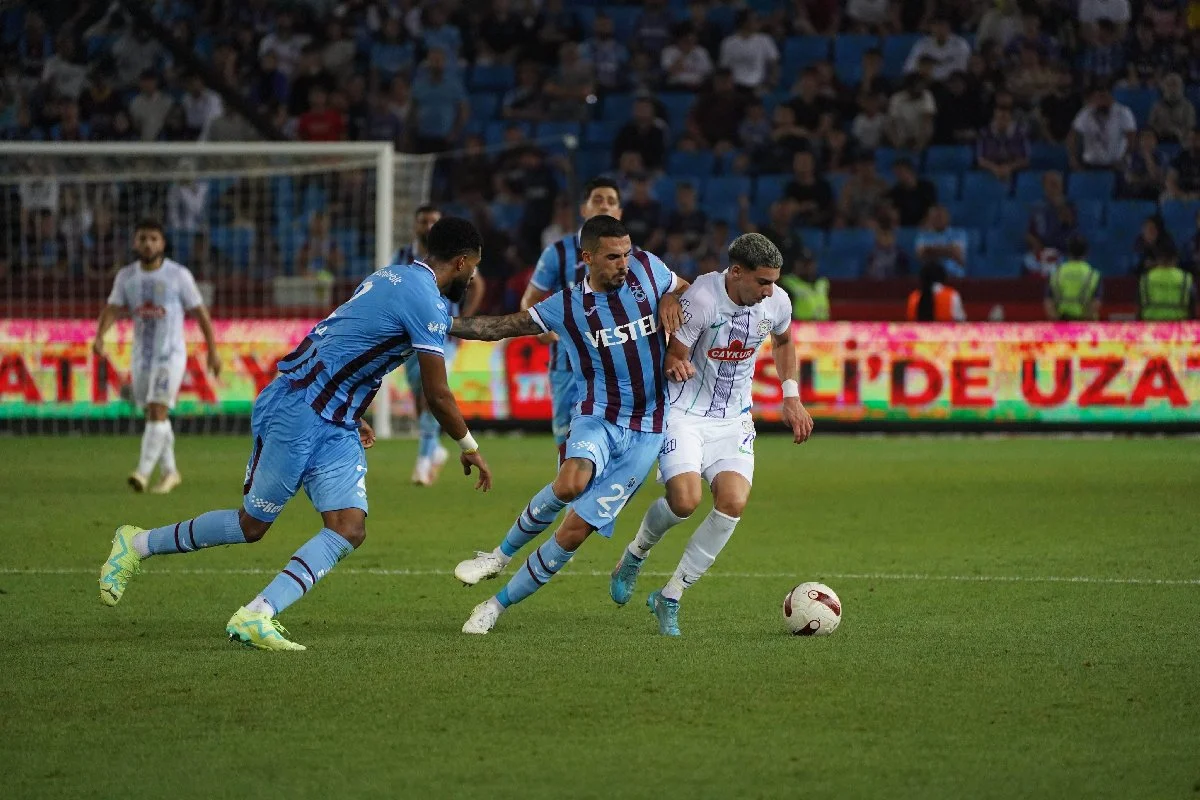 Rizespor vs Trabzonspor: Comeback Dramatis 4-3, Bordo-Mavili Cetak Sejarah 16 Tahun di Rize