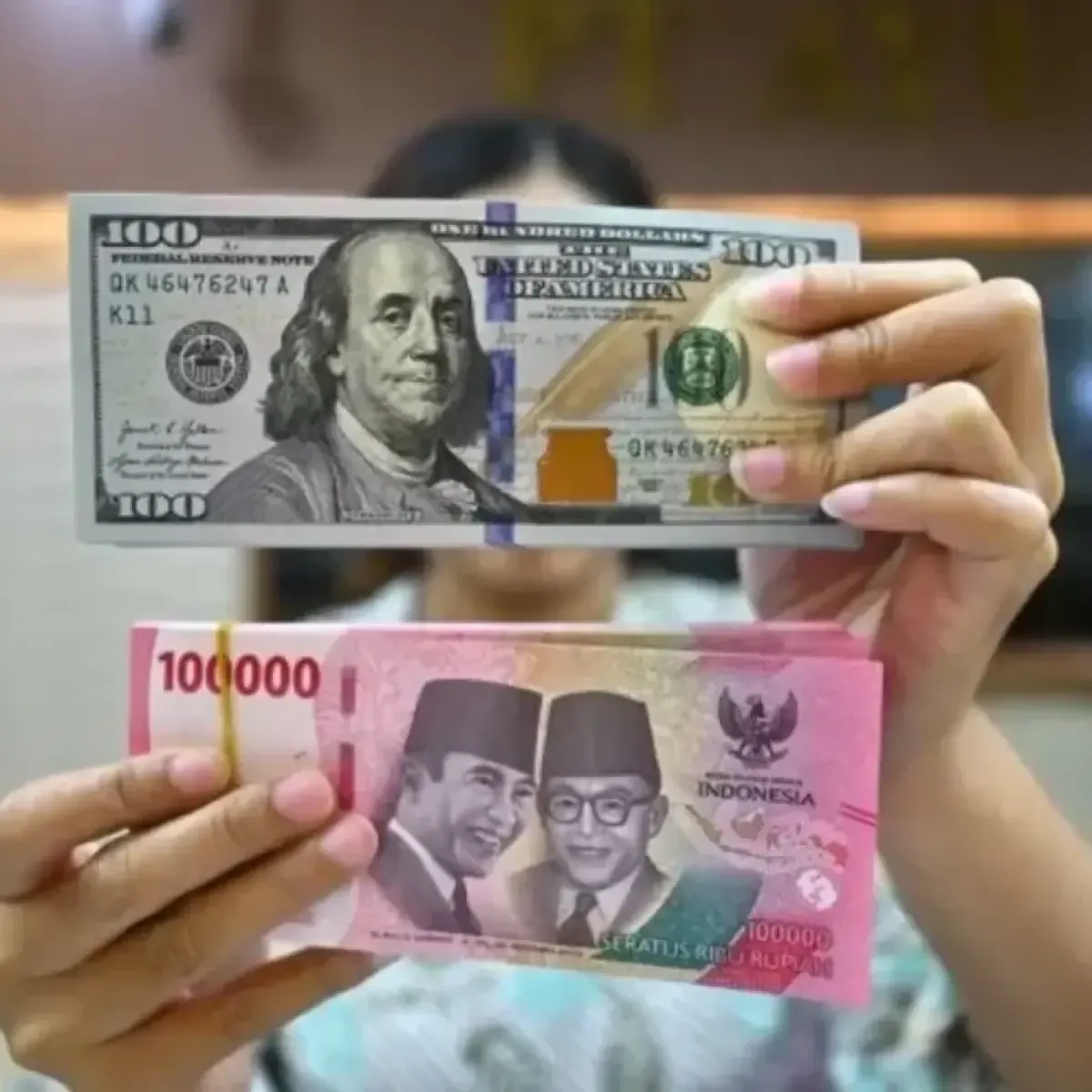 Rupiah Bertahan di Rp17.992 per Dolar AS, Pasar Menanti Keputusan Suku Bunga BI