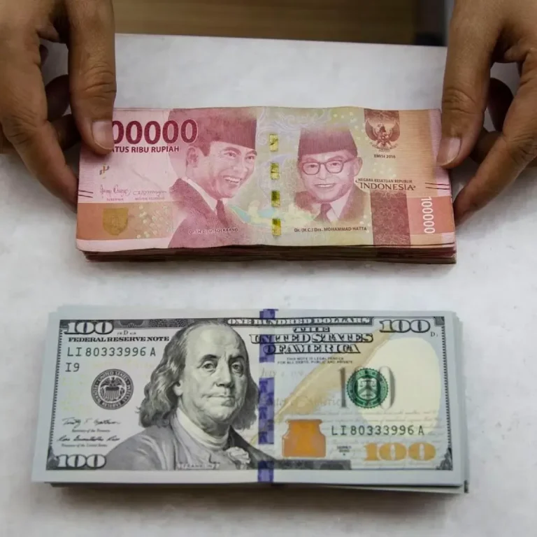 Rupiah Dibuka Stabil di Rp17.992 per Dolar AS, BI Tahan Suku Bunga 5,75 Persen