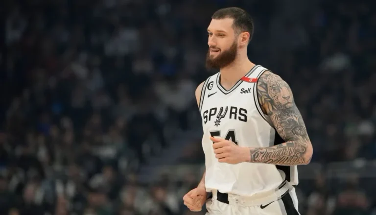 Sandro Mamukelashvili Bersinar dari Bangku Cadangan, tapi Lakers Tetap Takluk dari Blazers