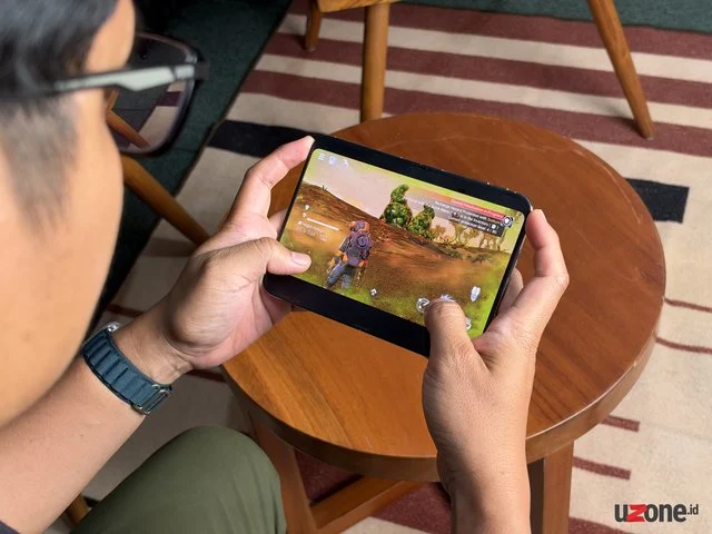 Saya Coba Gaming di iPhone Duo: Grafisnya Rata Kanan, Tapi Optimasi Layar Lipat Jadi PR