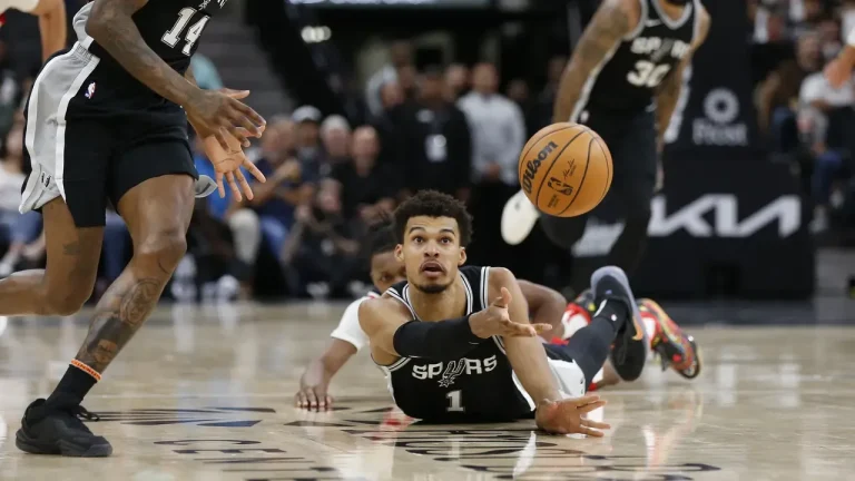 Sergio de Larrea Pecah Telur di NBA: 21 Poin Bikin Mavericks Terpukau, Wembanyama Jadi Penghalang