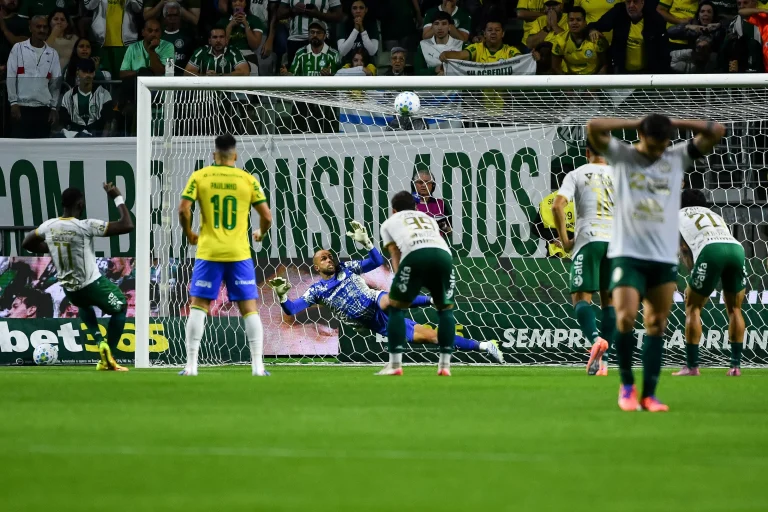 Serie A Brazil Memanas: Palmeiras Tersandung, Bragantino Melaju, Chapecoense di Ambang Jurang