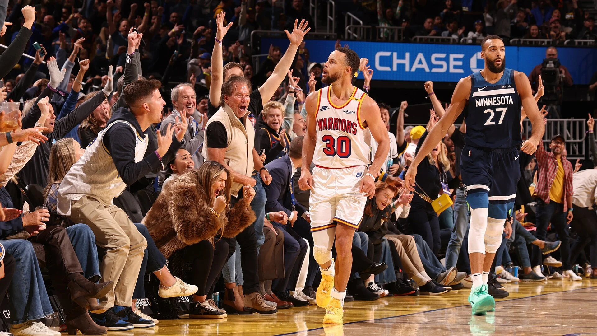 Stephen Curry Meledak 44 Poin, Warriors Tundukkan Timberwolves Tanpa Anthony Edwards