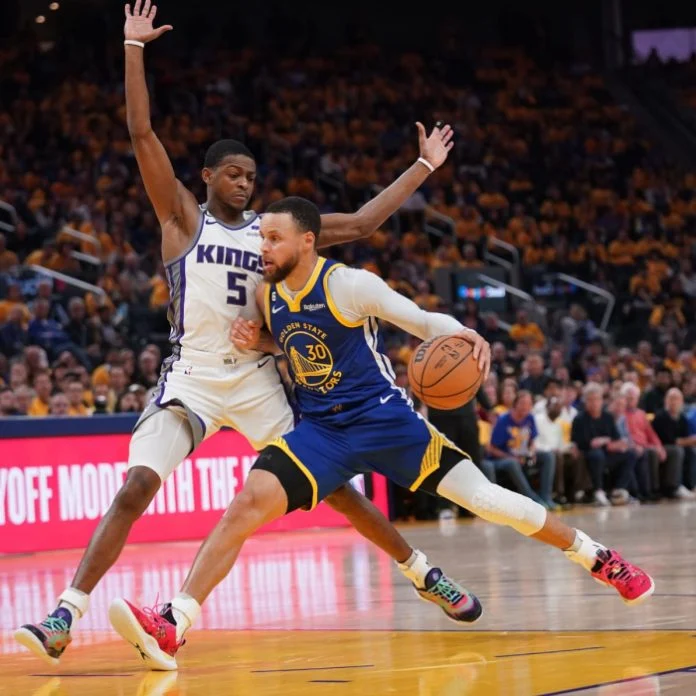 Stephen Curry Puji Yaxel Lendeborg Usai Pecahkan Rekor Sempurna, Warriors Raih Kemenangan Perdana