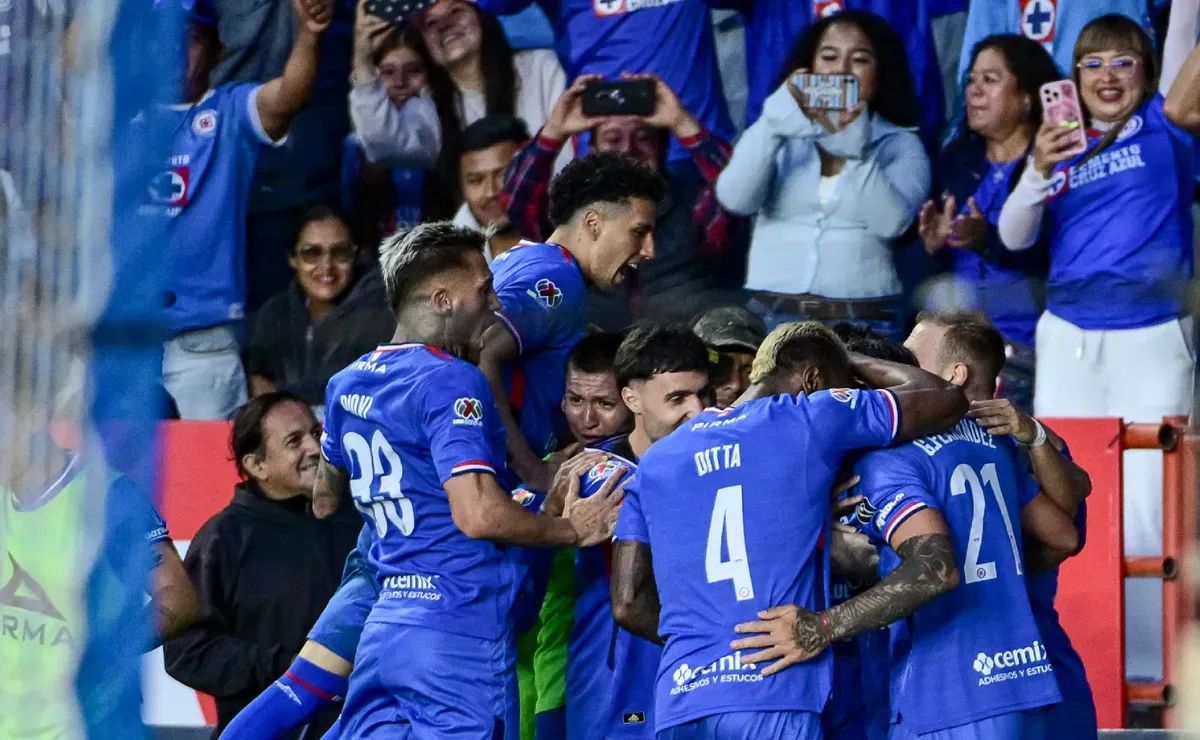 Toro Fernández dan Montaño Jadi Pahlawan, Cruz Azul Tikung Pachuca 1-2 di Estadio Hidalgo