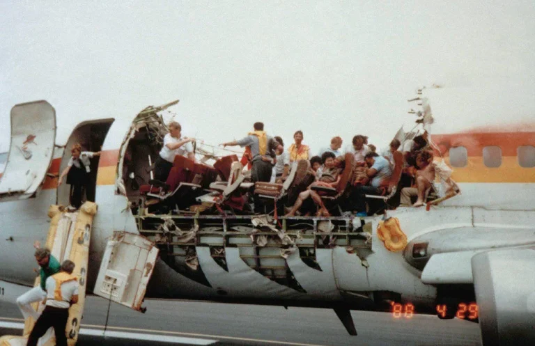 Tragedi Aloha Airlines: Saat Atap Kabin Boeing 737 Terlepas di Ketinggian 24.000 Kaki dan Nyawa Seorang Pramugari Melayang