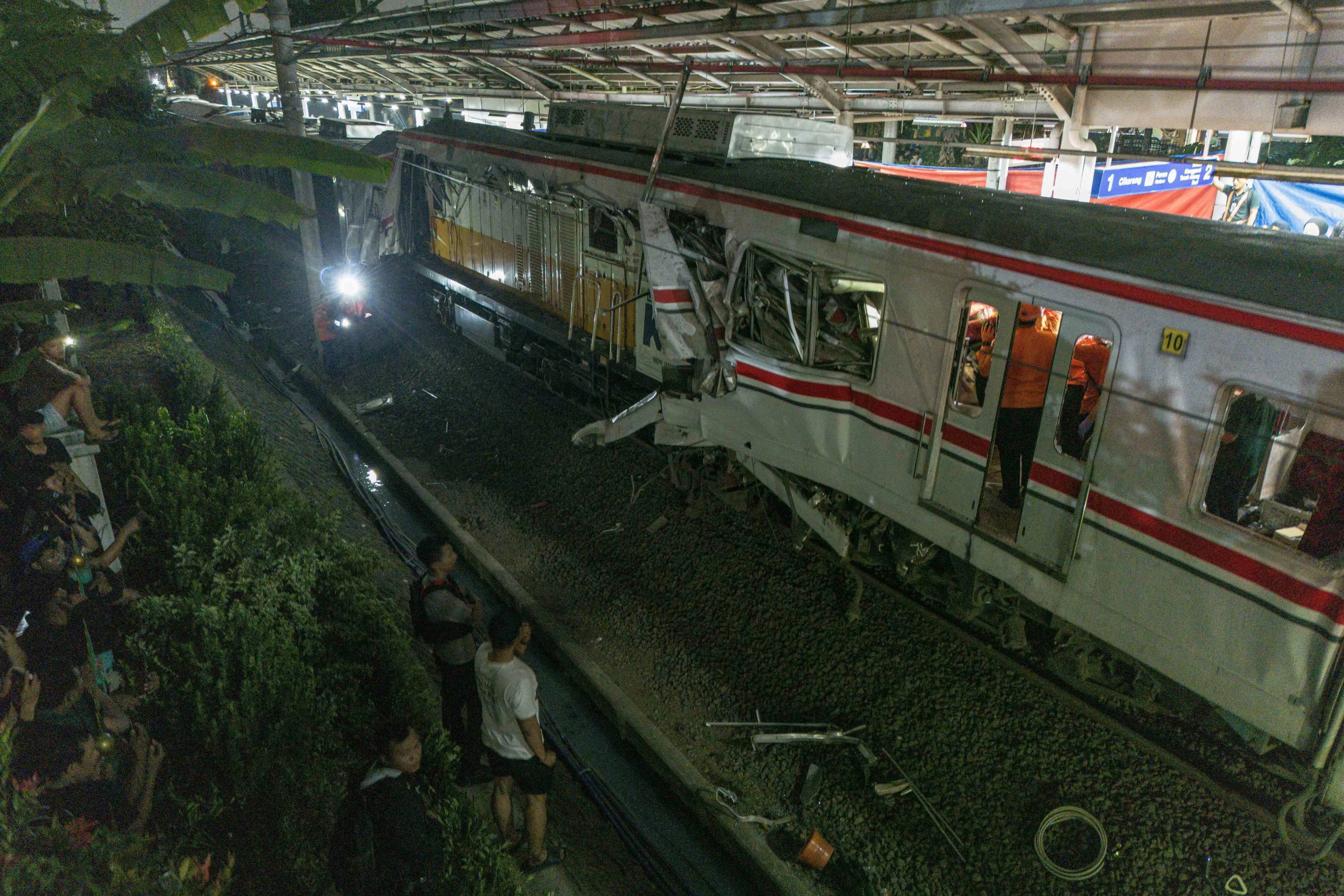 Tragedi di Rel Palmerah: Wanita Tertemper KRL Green Line, Tiga Perjalanan Terganggu