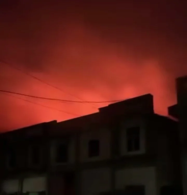 Tujuh Gudang di Pergudangan Avian Pekanbaru Terbakar, DPKP Gerak Cepat Cegah Api Meluas