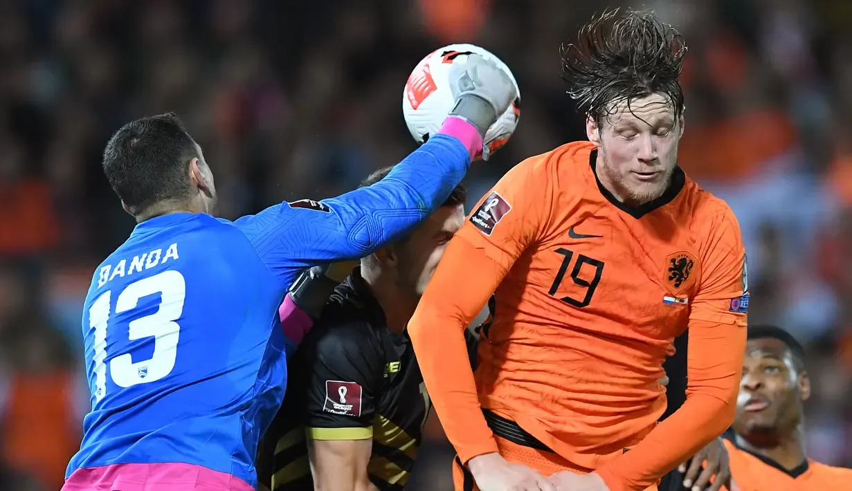 Twente Pesta Gol di Gibraltar: Van den Belt Bersinar, Weghorst Ikut Menyala