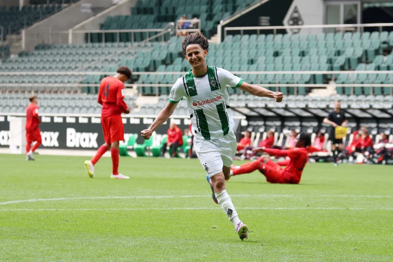 Wael Mohya Jadi Pahlawan, Borussia Monchengladbach Akhiri Enam Kekalahan Beruntun dengan Bungkam Stuttgart 3-2