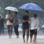 Waspada! Prakiraan Cuaca Akhir Pekan Ini: Bali hingga Serang Diguyur Hujan, Solo Raya Berpotensi Lebat