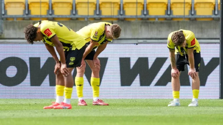 Wellington Phoenix Sempurna di Australia A-League, Jets Tertunduk dan VAR Jadi Sorotan