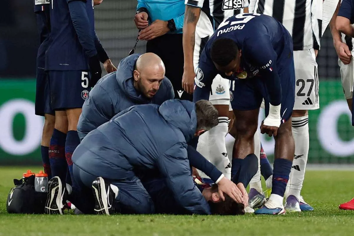 Zabarnyi Jadi Penyelamat di Tengah Badai Cedera PSG, Kvaratskhelia Terkapar
