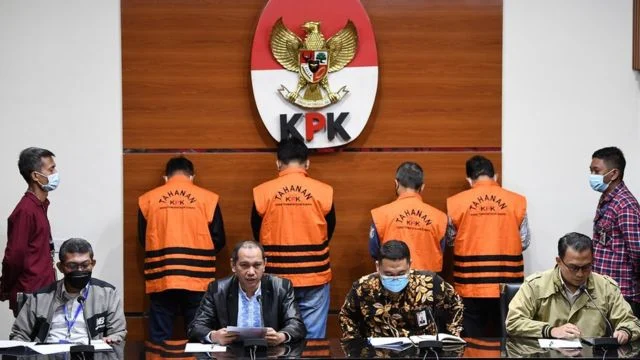 Di Balik Sorotan Para Menteri: Dari Janji Smartboard untuk Pesantren hingga Brankas Rp 4 Miliar di Kasus Suap Era Orde Lama
