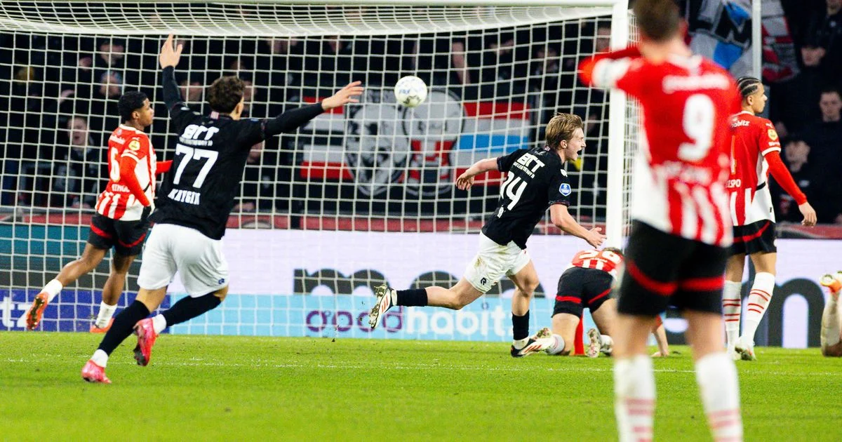 PSV Hancurkan Willem II 7-0: Pesta Tujuh Gol yang Bikin Feyenoord Waswas
